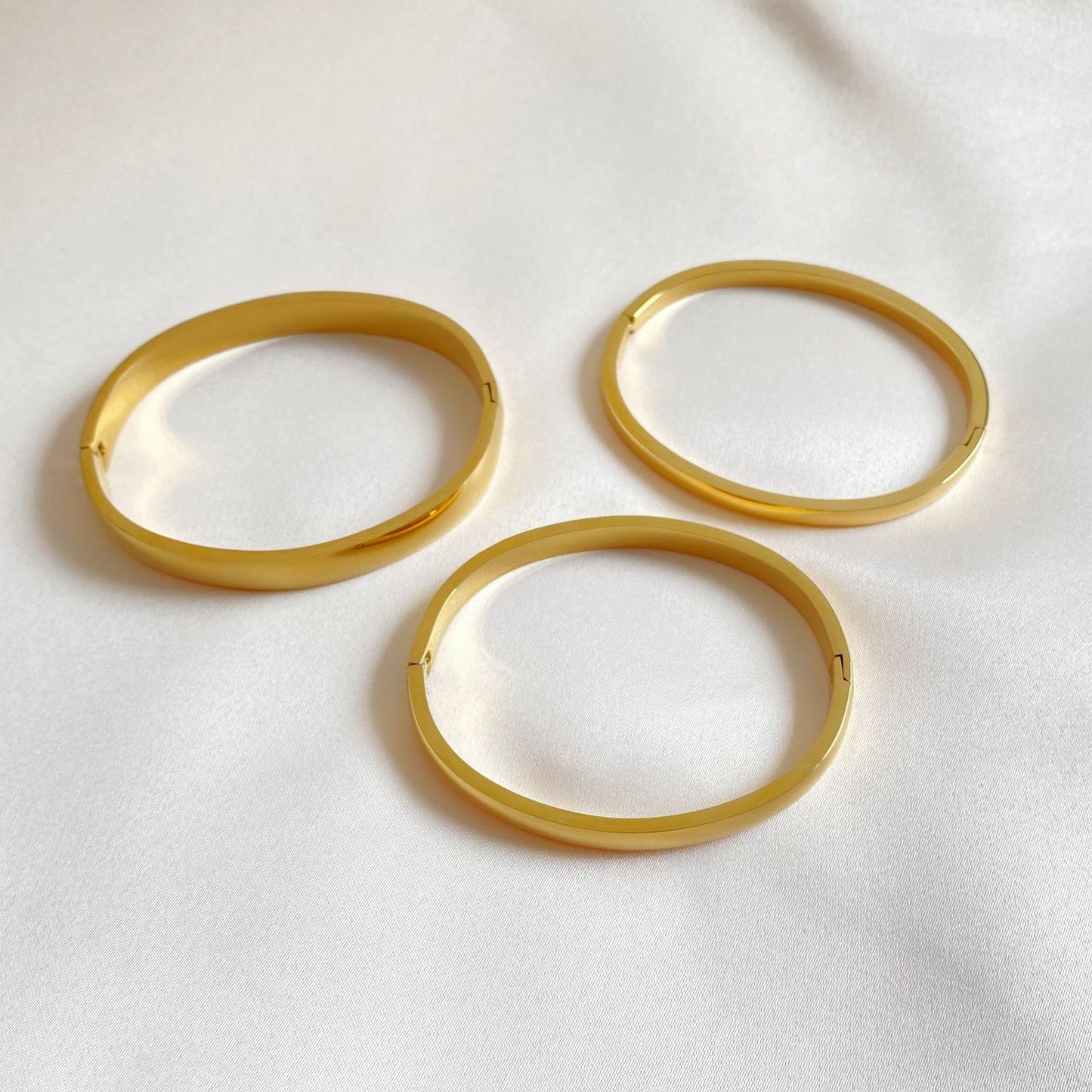 Minimalist Gold‑Plated Stainless Steel Bangle Bracelet