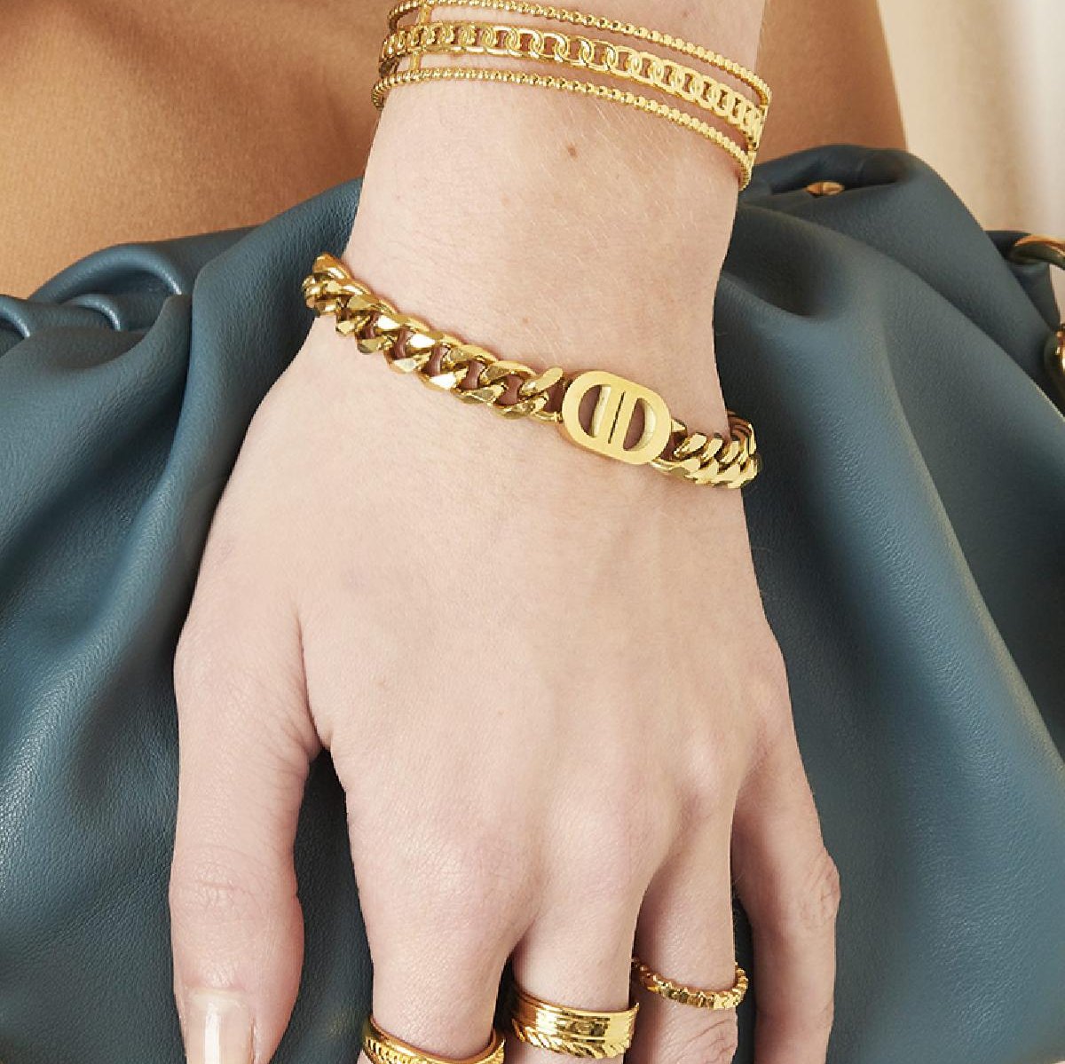 Chunky Gold-Plated Link Bracelet – Bold Sophistication